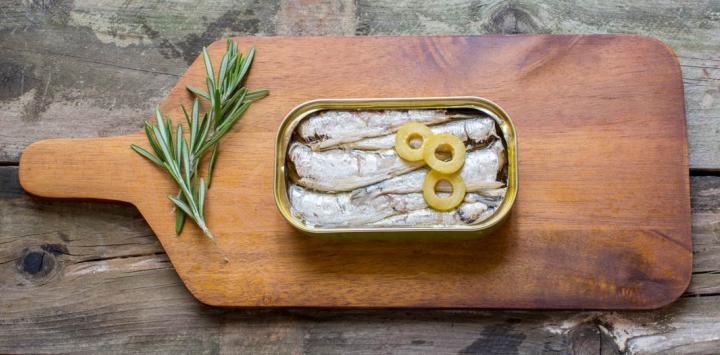 pueden los perros comer sardinas en aceite de soja