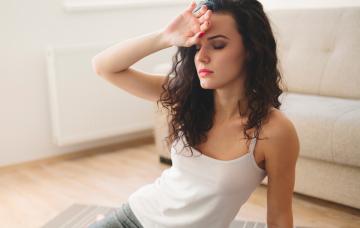 Lipotimia o desmayo Mujer sufriendo una lipotimia