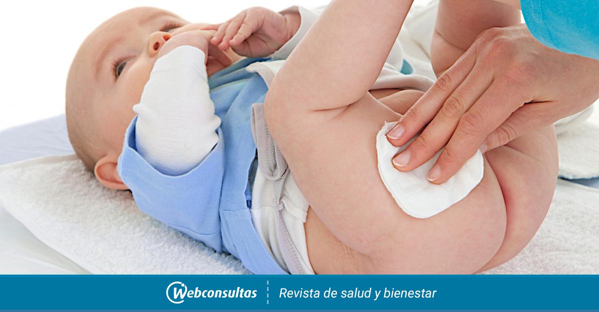 Consejos para elegir y lavar la ropa de un bebé con dermatitis