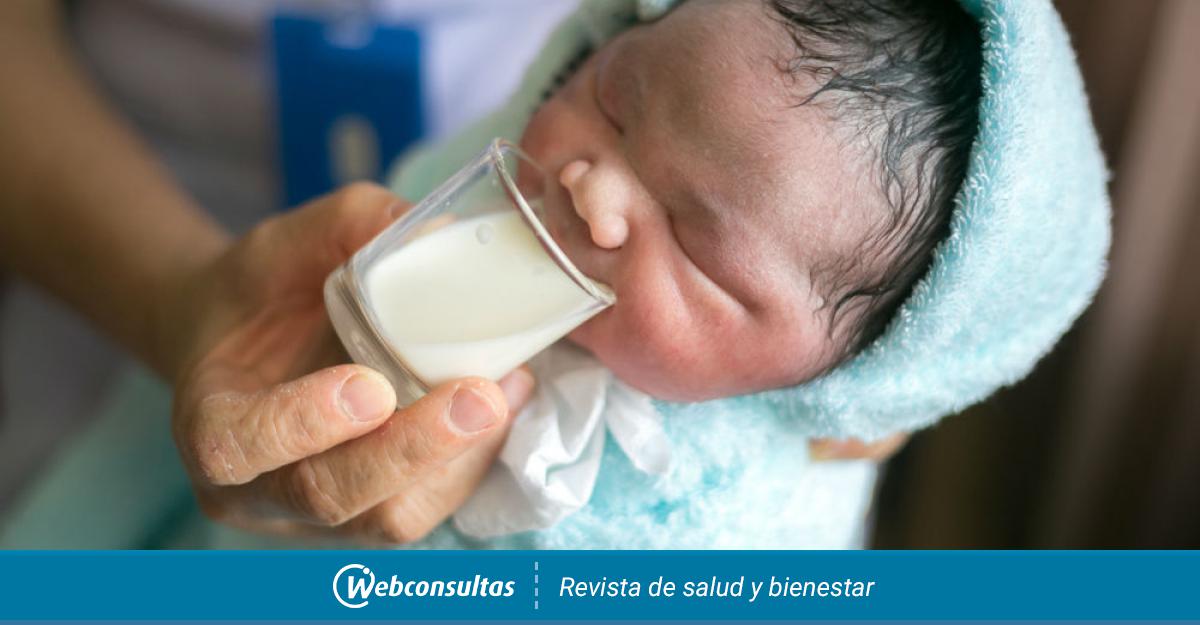 Cómo enseñar a un bebé a beber de un vaso abierto