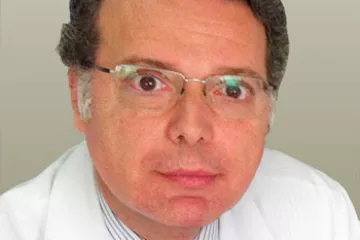 Dr. Enrique Raya, Jefe de Reumatología del Hospital Clínico San Cecilio