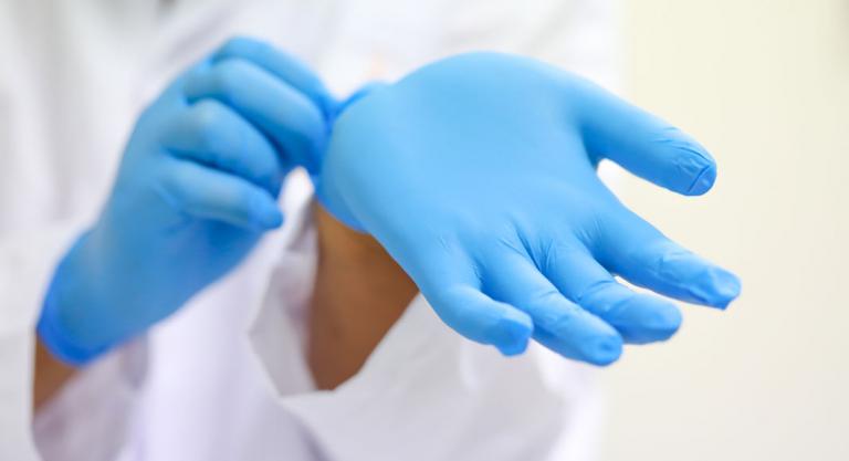 Son los guantes desechables de nitrilo y látex buena defensa contra el  coronavirus?