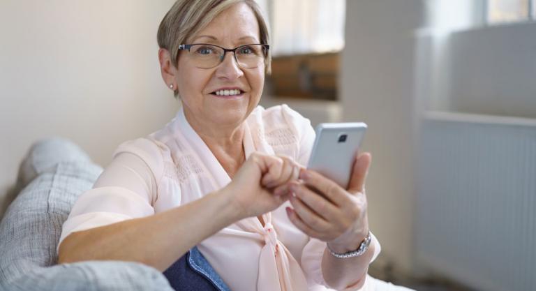 Llegan los teléfonos celulares diseñados para adultos mayores