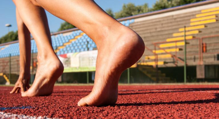Barefoot, beneficios e inconvenientes de correr descalzo