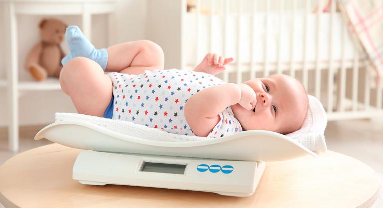El peso del bebé al nacer - ¿Cuántos kilos deben pesar los niños?