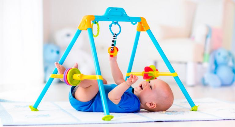 Qué juguete necesita un bebé de 6 meses