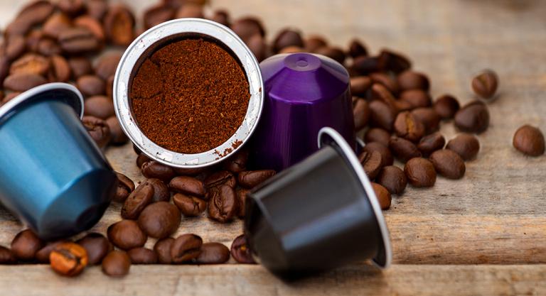 Cápsulas de café: cafeína, elaboración, riesgos y residuos