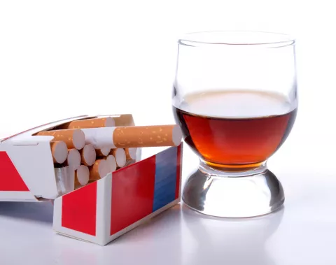 Alcohol y tabaco: causas de cáncer de cabeza y cuello