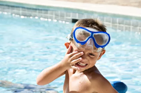 Conjuntivitis por cloro de la piscina