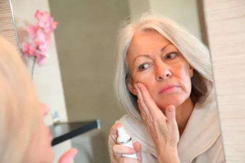 Cosmética antiaging para cuidar la piel a partir de los 60 años