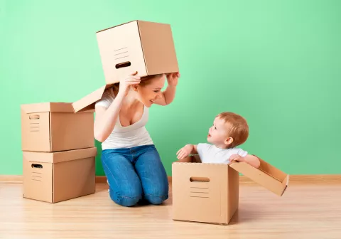 Madre jugando con su hijo