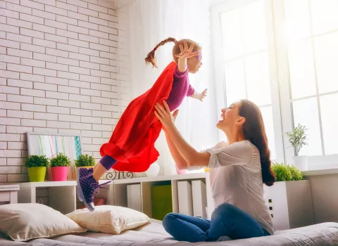 Madre potencia la autoestima de su hija