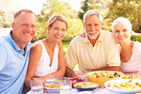 Menú de comida del verano de un grupo de mayores