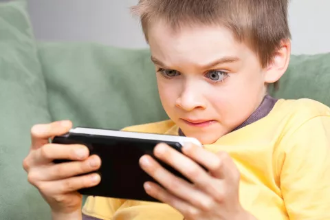 Contras de los videojuegos para los niños