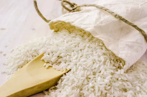 Arroz blanco para menú de la hipertensión