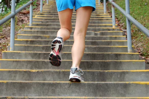 Prevención de las varices subiendo escaleras