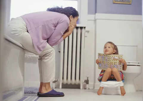 Higiene íntima en una mujer y su hija