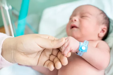 Recién nacido identificado en hospital