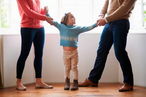 Padres reclaman a su hija