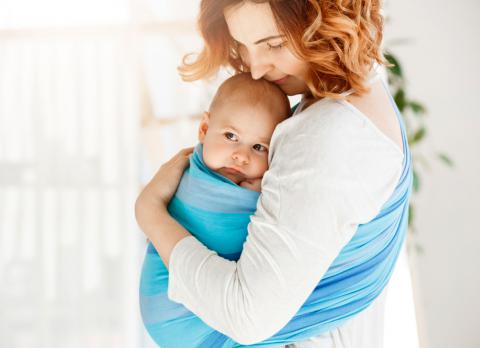 Claves y beneficios de un porteo seguro de bebés y niños