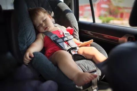 Riesgo de dejar a los niños en un coche al sol