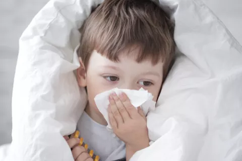 El virus de la gripe agrava la alergia y el asma en niños