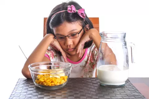 Niña no quiere desayunar