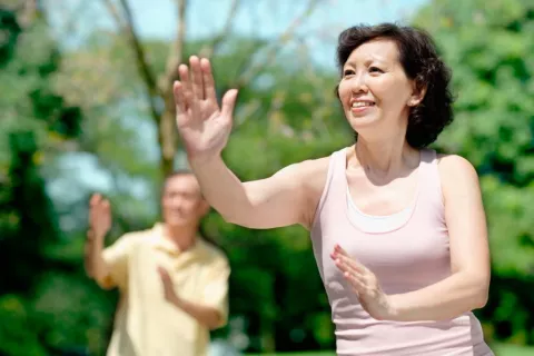 Practicar taichi ayuda a reducir el estrés