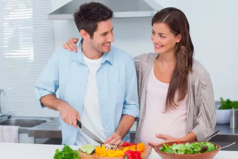 Pareja en la cocina