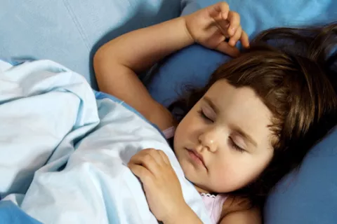 Niña pequeña durmiendo