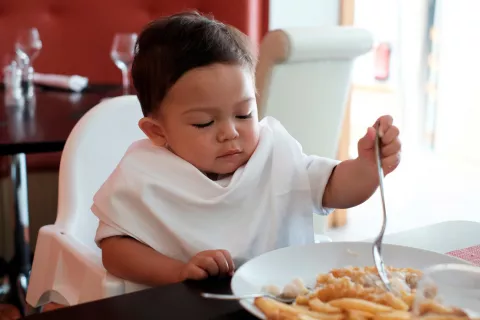 Comer pescado de bebé reduce el riesgo de asma