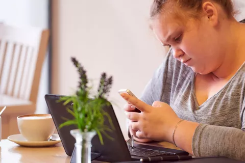 Adolescente con problemas de obesidad