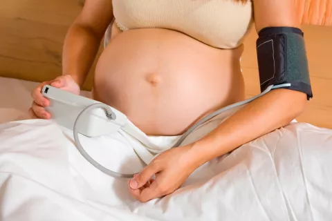 La preeclampsia aumenta las complicaciones tras el parto