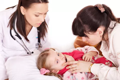 Niña con tuberculosis