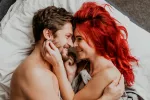 Beneficios del sexo para la salud Pareja en la cama