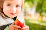 Los niños que comen más fruta y verdura muestran mejor salud mental Más fruta: mejor salud mental infantil