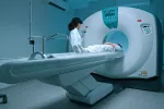 Radiografía del cáncer en España: estos serán los más diagnosticados en 2025 Paciente sometiéndose a una resonancia magnética para diagnosticar cáncer