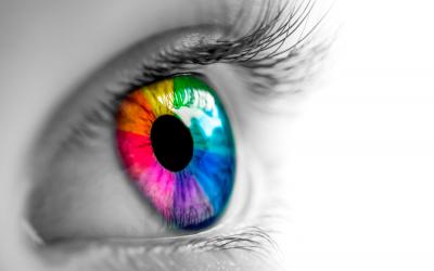 Fotografía de un ojo con varios colores