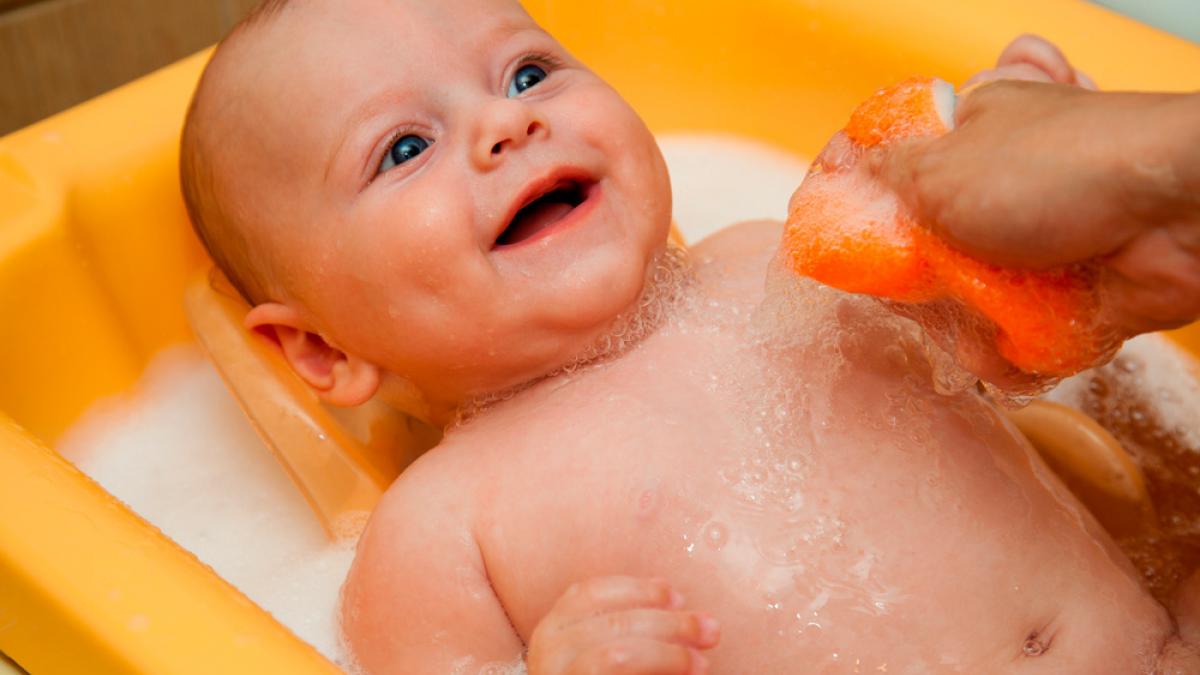 Baños con esponja: cómo bañar con esponja a un recién nacido