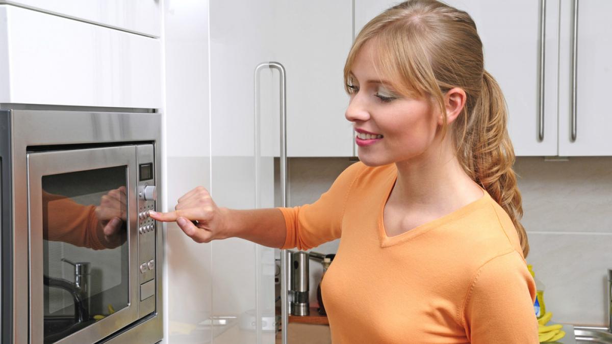 Trucos para aprovechar tu microondas con grill