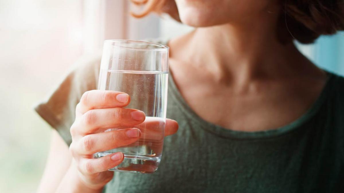 Es bueno beber agua con gas todos los días? - Mejor con Salud