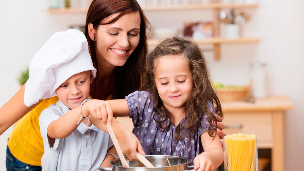 Estás pensando en comprar una cocina infantil para tu hijo/a?